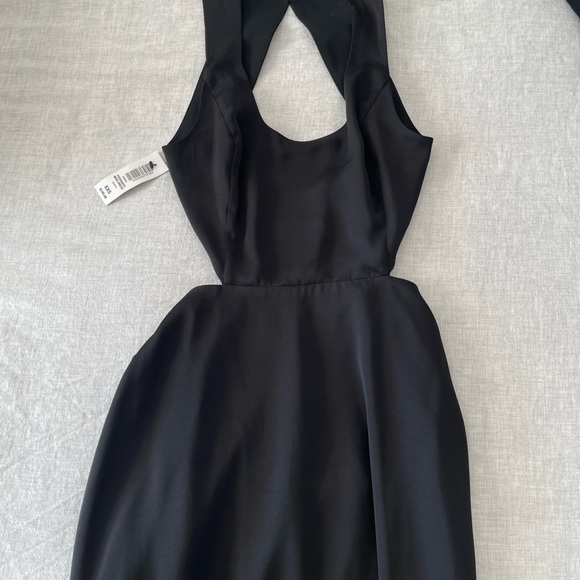 Peekaboo Maxi Dress - Picture 3 of 7